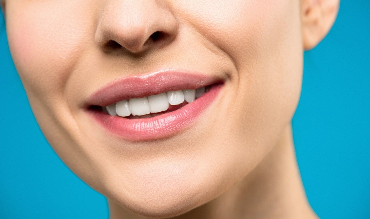 The Pros and Cons of Tooth Whitening