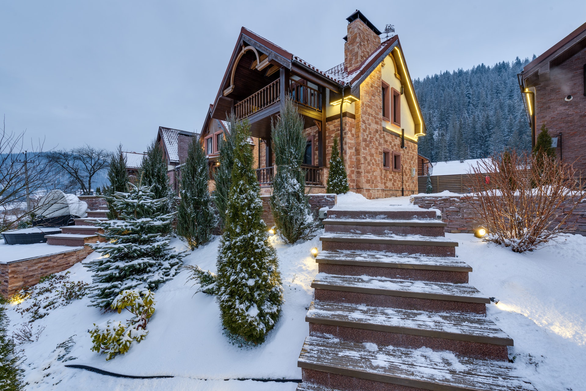 8 Key Reasons to Book a Winter Getaway to a Mountain Resort